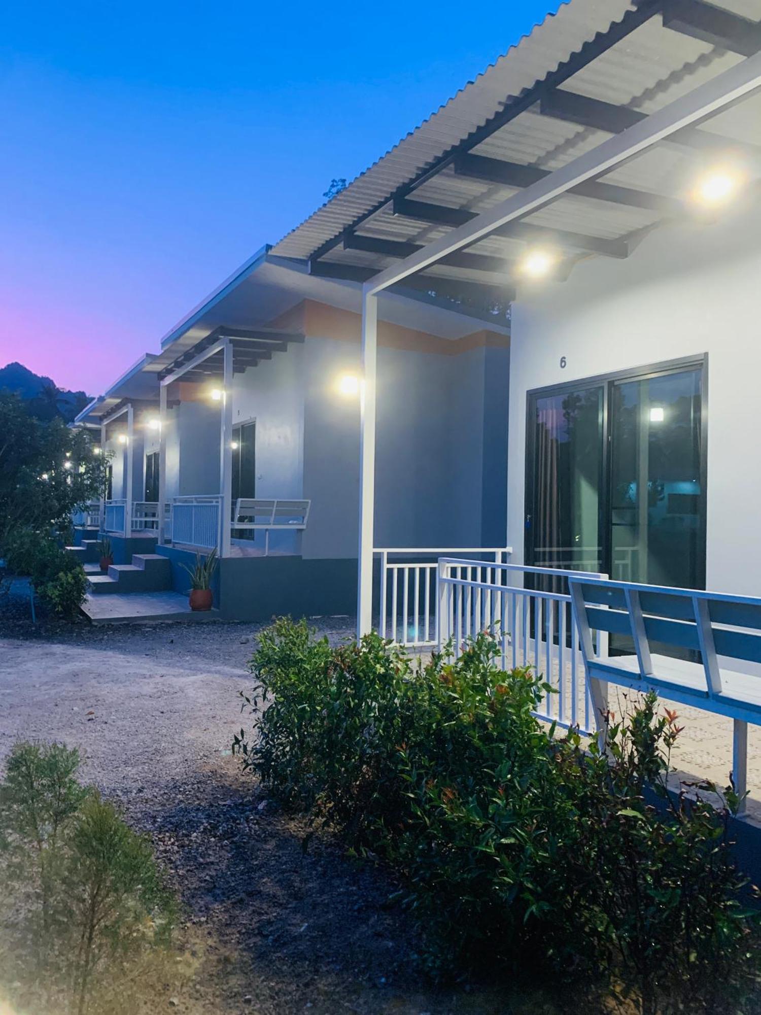 Suanvadee Resort สวนวดี รีสอร์ท Don Sak Exterior photo