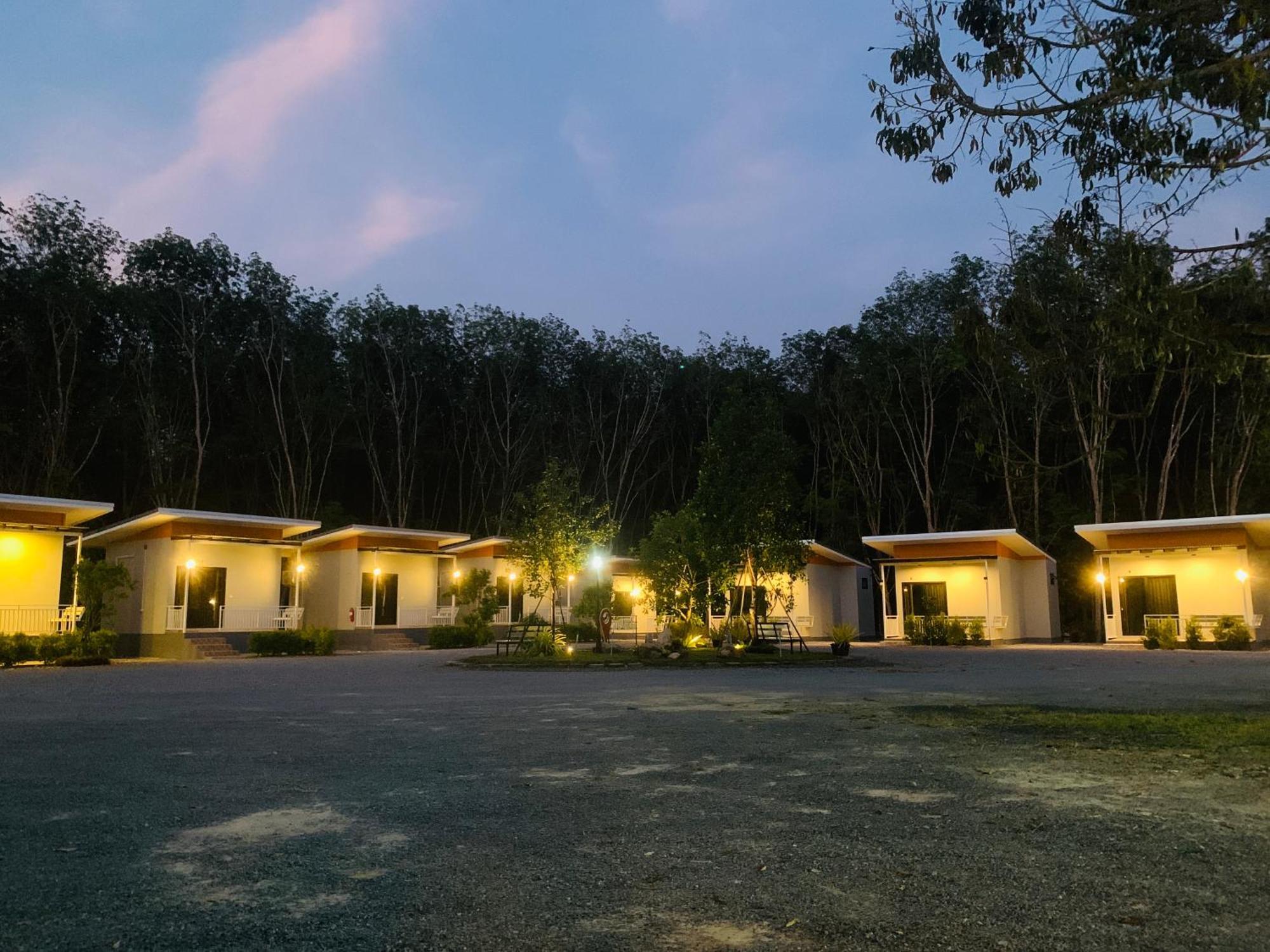 Suanvadee Resort สวนวดี รีสอร์ท Don Sak Exterior photo